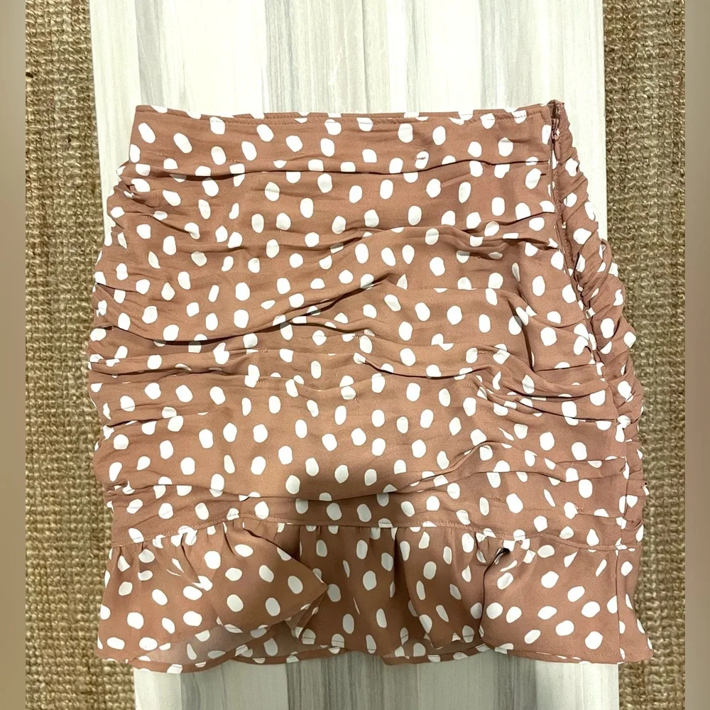 Abercrombie & Fitch Pink/Tam Polkadot mini skirt with Ruffles - Picture 4 of 4